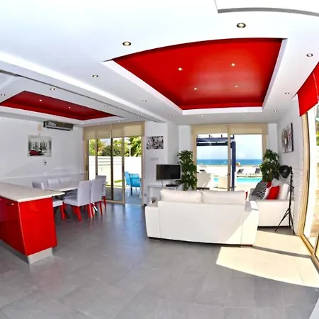 With 3 Bedrooms In With Wonderful Sea View Private Pool Enclosed Garden 3 Km From The Beach Mazotos