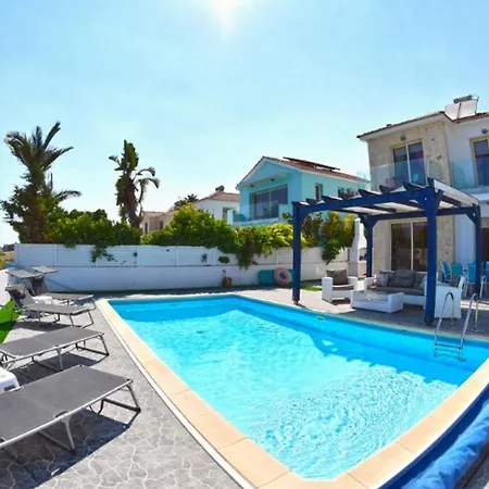 With 3 Bedrooms In With Wonderful Sea View Private Pool Enclosed Garden 3 Km From The Beach *