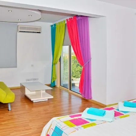 With 3 Bedrooms In With Wonderful Sea View Private Pool Enclosed Garden 3 Km From The Beach Villa *