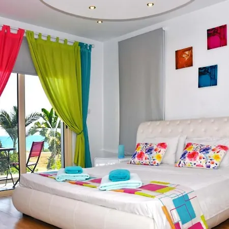 With 3 Bedrooms In With Wonderful Sea View Private Pool Enclosed Garden 3 Km From The Beach Villa *
