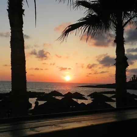Sea View Villa: Private Pool & Garden In