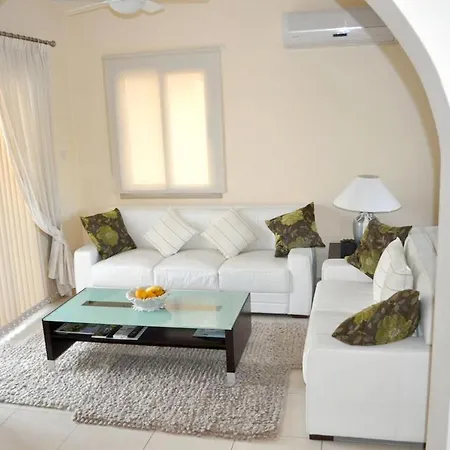 Sea View Villa: Private Pool & Garden In * Kissonerga