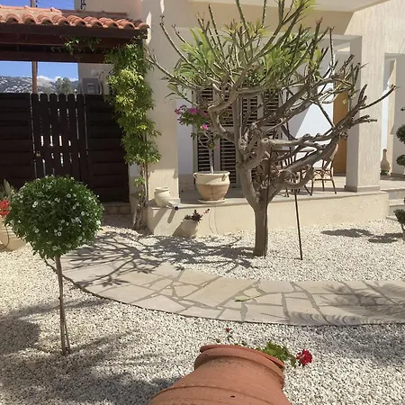 Sea View Villa: Private Pool & Garden In * Kissonerga