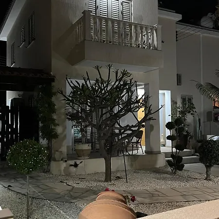 Sea View Villa: Private Pool & Garden In