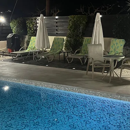 Sea View Villa: Private Pool & Garden In Villa Kissonerga