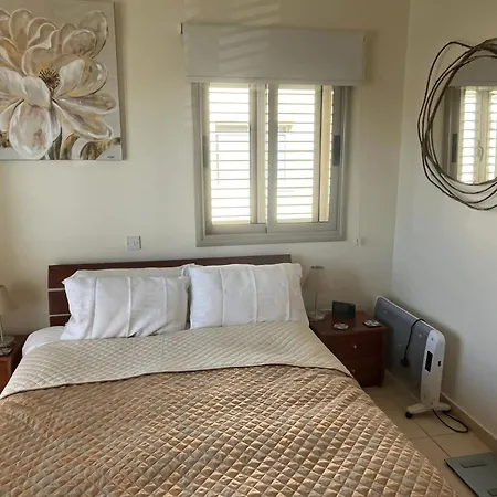 Sea View Villa: Private Pool & Garden In Kissonerga
