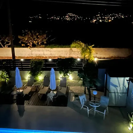Sea View Villa: Private Pool & Garden In Kissonerga